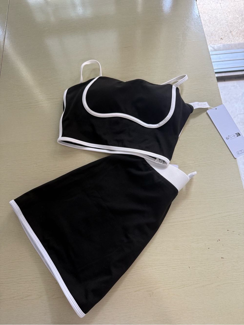 ALO Yoga Black & White Contrast Sports Bra Set